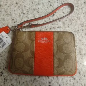BNWT COACH SIgnature Corner Zip Wristlet (F64233)
